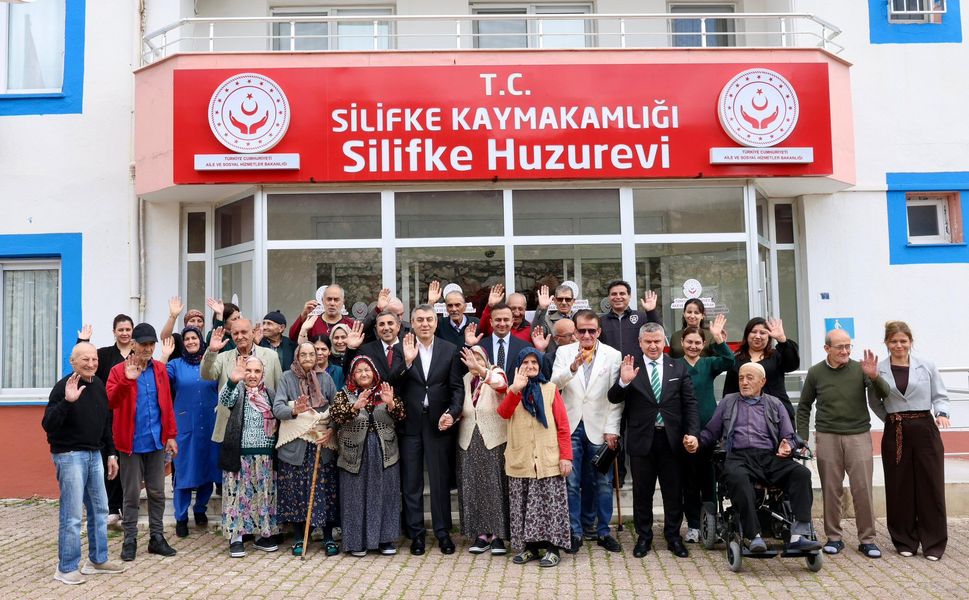 Vali Toros, Ramazan Bayramı’nda huzurevinde büyüklerle buluştu