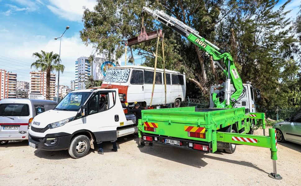 Mezitli’de kamusal alan işgallerine müdahale