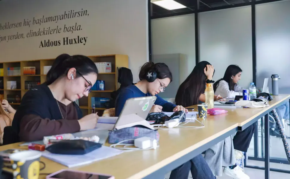 Bayramda okuma salonları kapılarını kapatmıyor