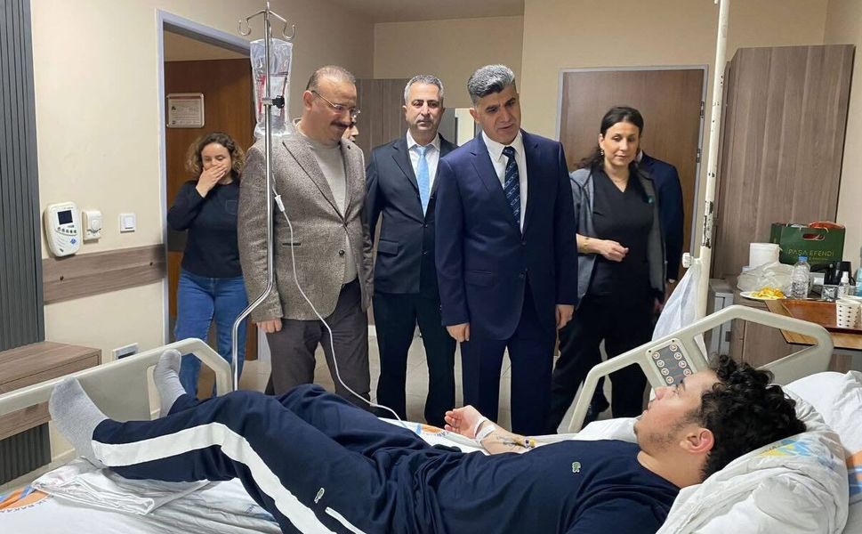 Akdeniz Kaymakamı Şener’den hastanede bayram ziyareti