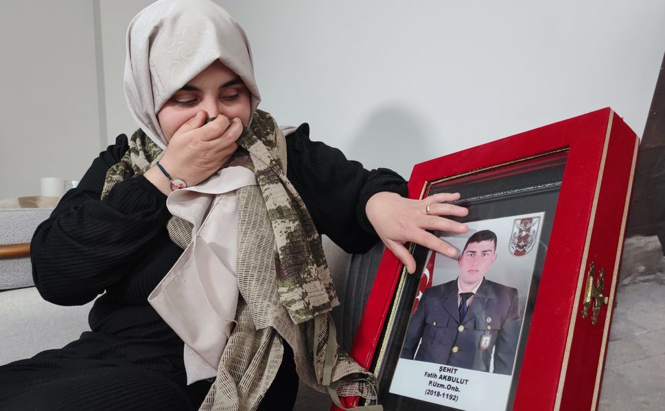 Gözyaşları içinde şehit eşi: Onun adını yaşatın yeter