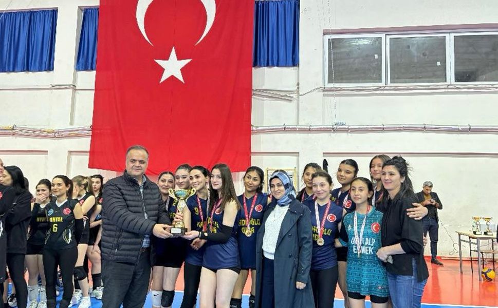 Mut’ta voleybol turnuvası düzenlendi