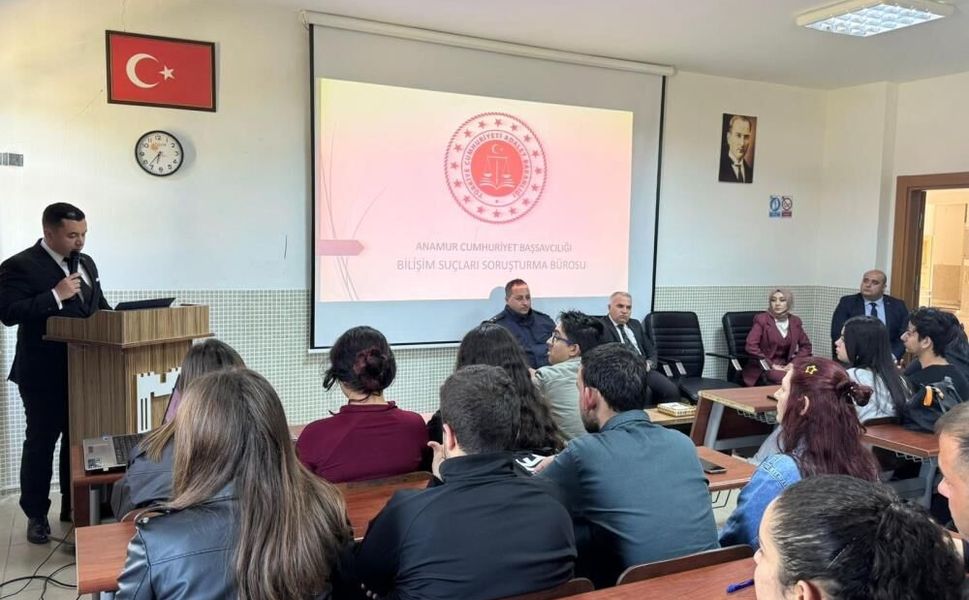 Anamur’da öğrencilere kritik tavsiye: "Geleceğinizi bir IBAN'a kiraya vermeyin"