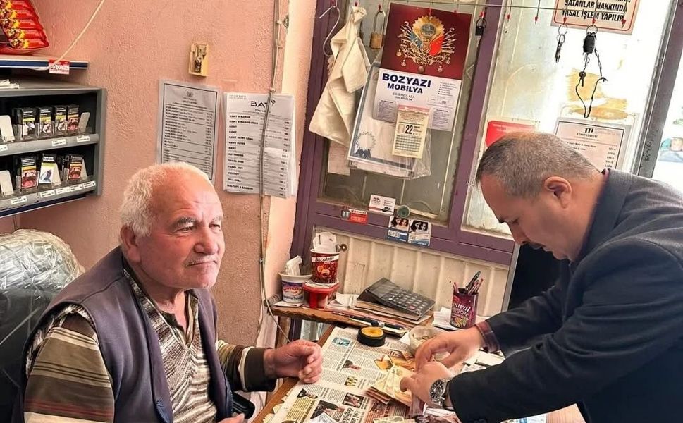 Bozyazı'da minikler veresiye defterindeki borçları ödedi