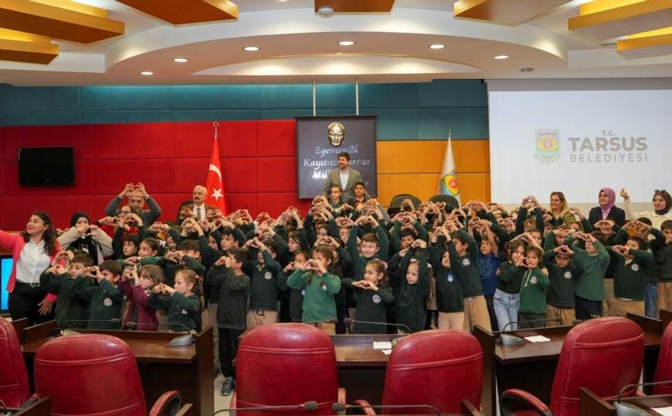 Minik öğrencilerden Tarsus Belediyesine anlamlı ziyaret