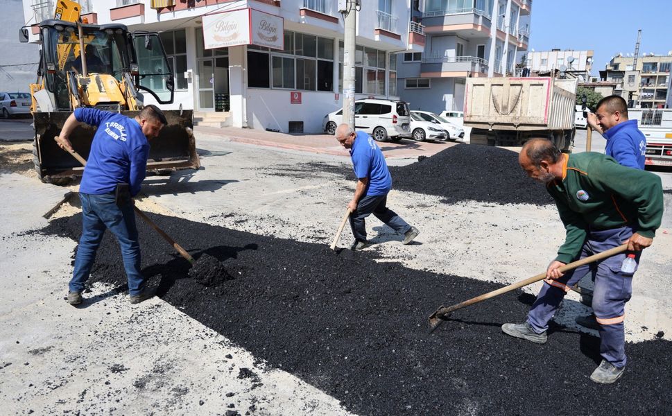 Toroslar ‘da asfalt bakım ve yenileme çalışmaları sürüyor
