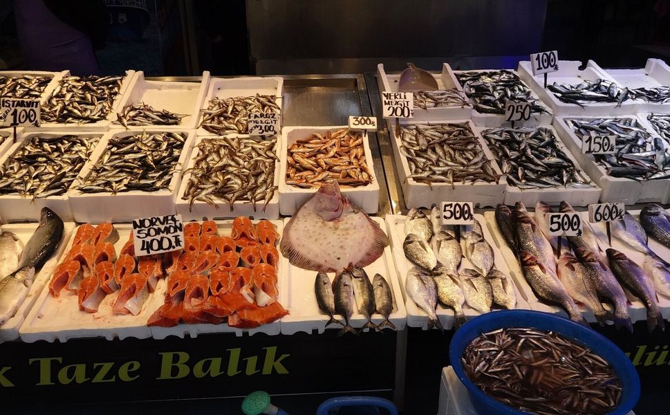 Bayram öncesi balık tezgahlarında çeşit bolluğu