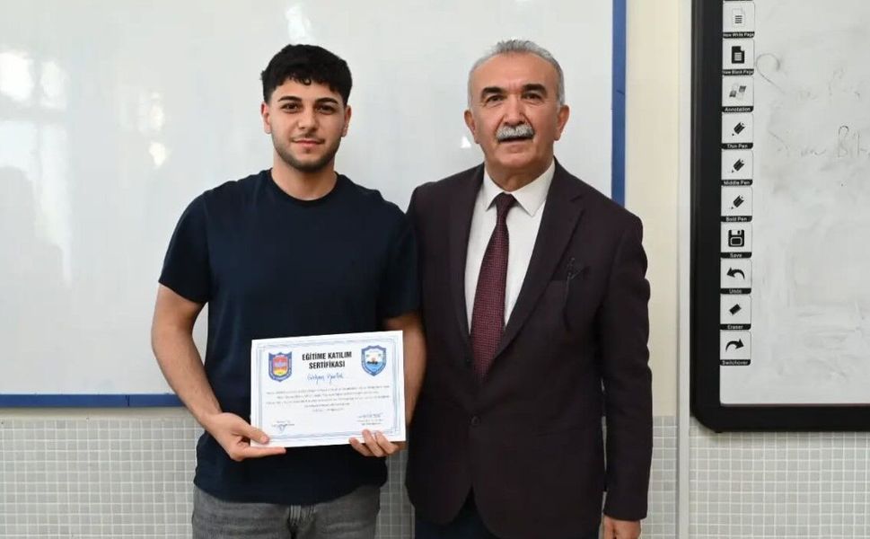 90 öğrenciye 'Karayolu Taşımacılığı Sertifikası' verildi