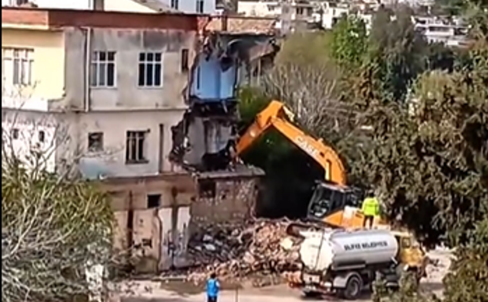 Silifke’de kültür merkezi yapımı için yıkım başladı