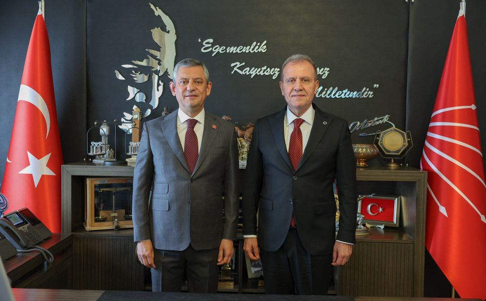 Vahap Seçer, Özgür Özel'i TBMM'de ziyaret etti