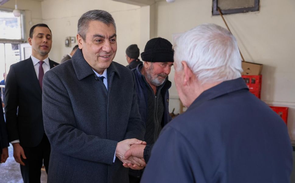 Vali Toros Çamlıyayla esnafıyla bir araya geldi