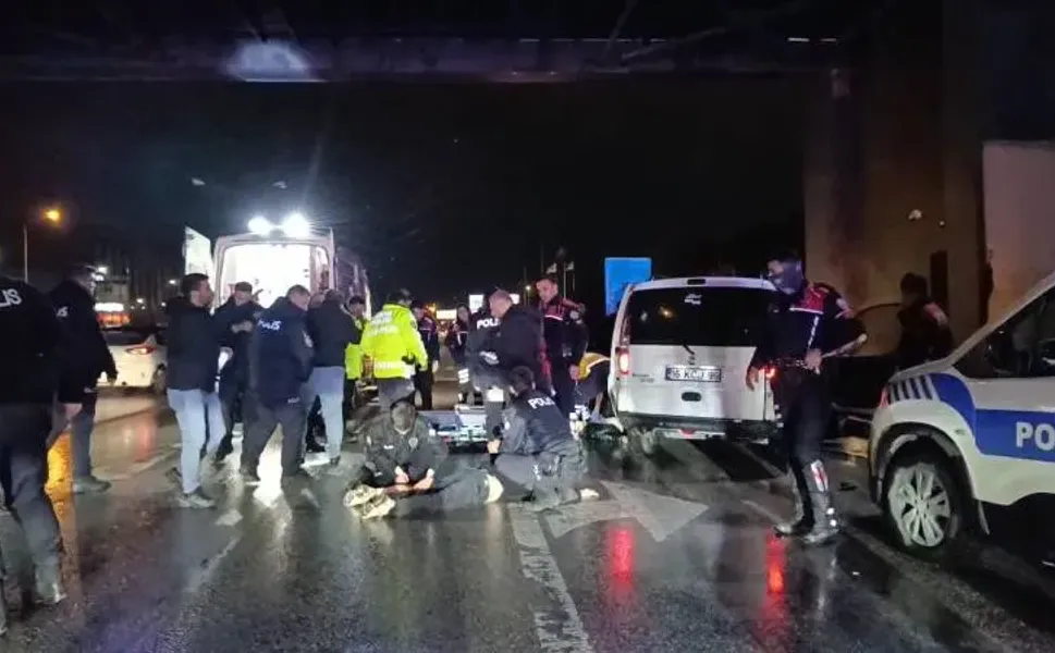 Polisin gözü önünde eşine şiddet uyguladı