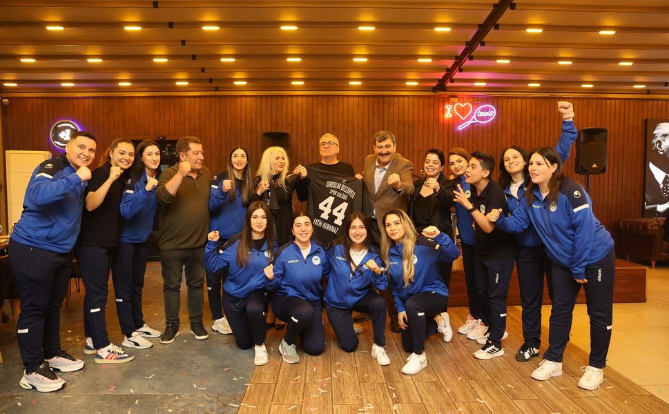 Toroslar Kadın Hentbol takımına moral ve destek gecesi