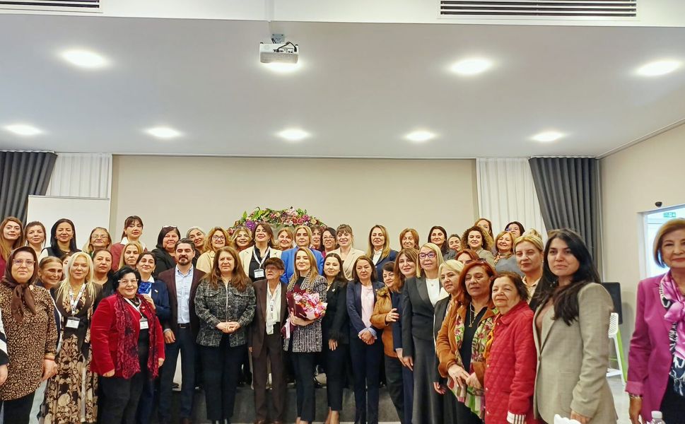 KA.DER Kürsü farklı siyasetçi kadınları aynı kürsüde buluşturuyor