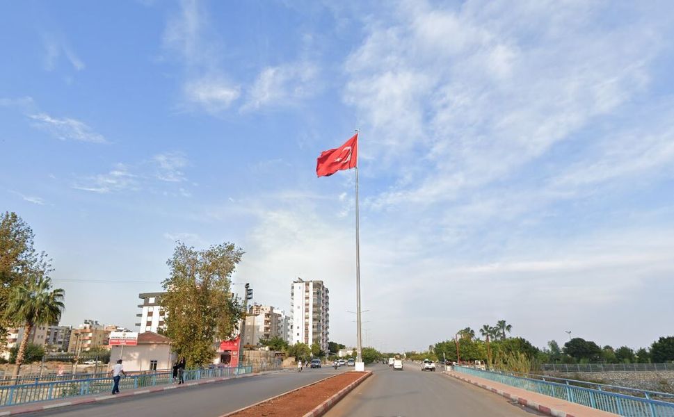 Mahalle halkı istedi Büyükşehir yağmura rağmen yeniledi