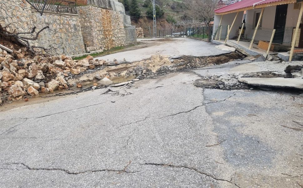 Mersin'de heyelan yürekleri ağza getirdi