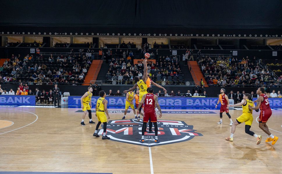 Mersin Spor yağmur oldu Galatasaray’ı parkeye gömdü