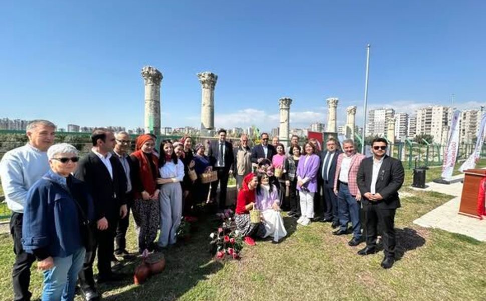 Mezitli’de renk cümbüşü: lale ve sümbül hasadı başladı