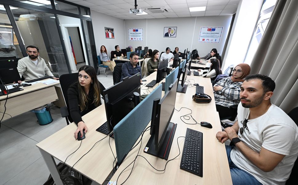 Büyükşehir, gençlere yapay zeka eğitimi