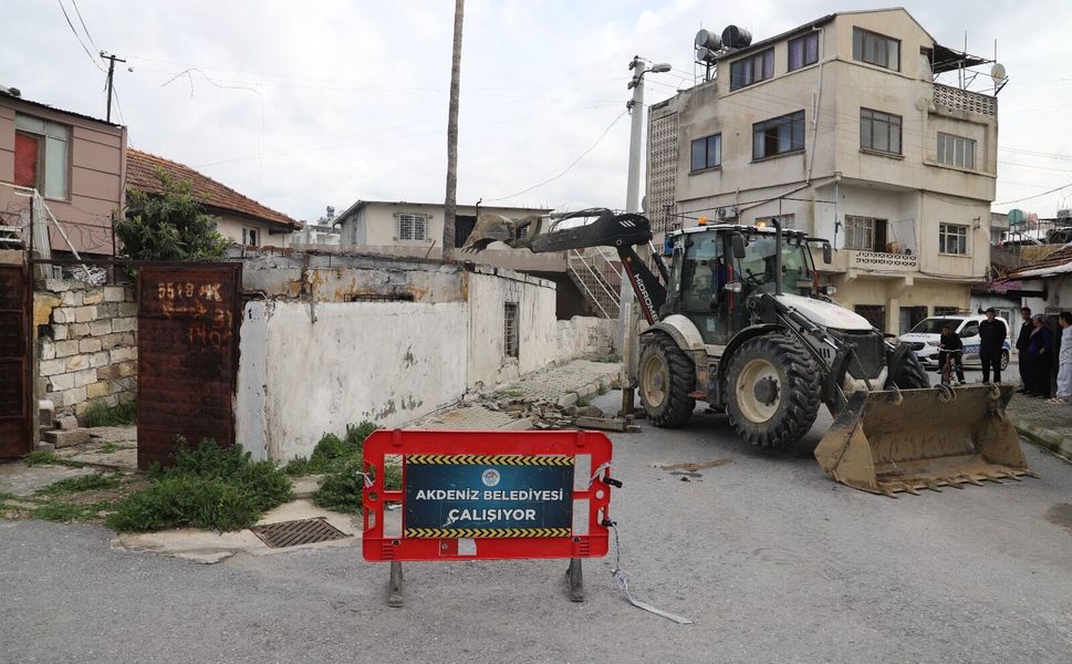 Akdeniz’de harabe yapılar yıkılıyor
