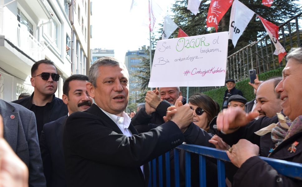 ‘Oyuncu değişikliği sinemada, futbolda olur, mahkemede şahir değişikliği olur mu?’