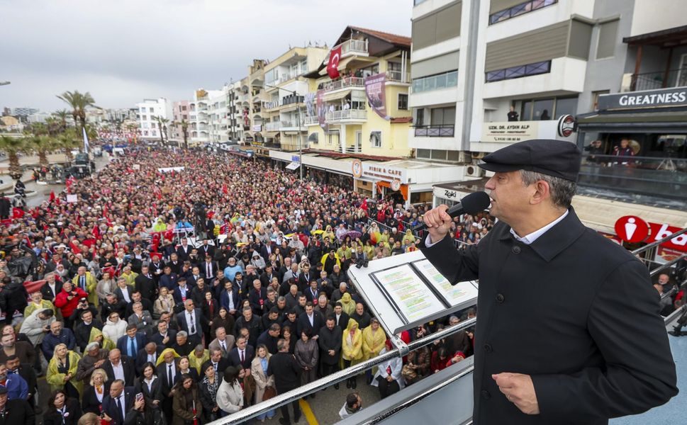 Özgür Özel: Ne Ömer’i ne Ekrem’i veririz