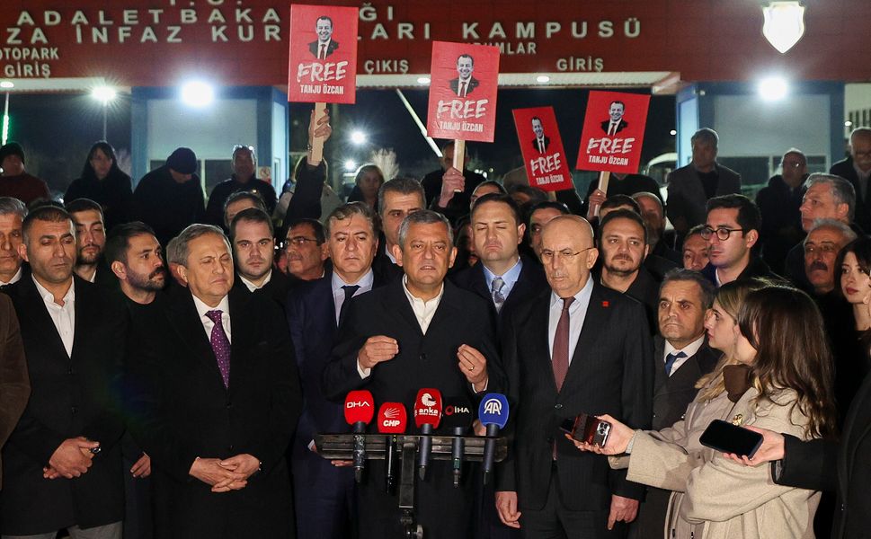 Özgür Özel: Bolu’nun yoksul, fakir çocuklarına burs verecek bir vakıf