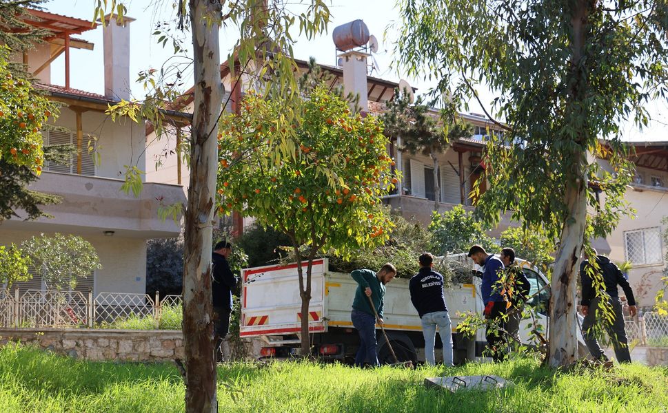 Toroslarda, kamusal alanlar işgalden temizleniyor