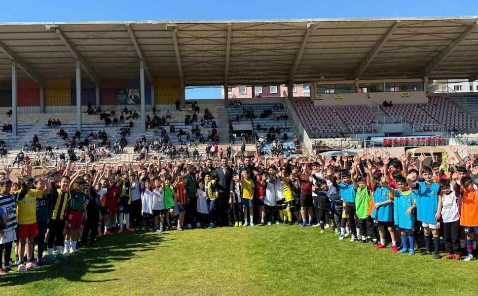 Sahipsiz Tarsus’a çocuklar sahip çıktı