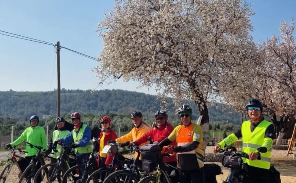 Mersinli pedallar baharı çiçeklerle karşıladı