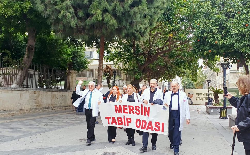 Tıp Bayramı kapsamında yürüyüş düzenlendi
