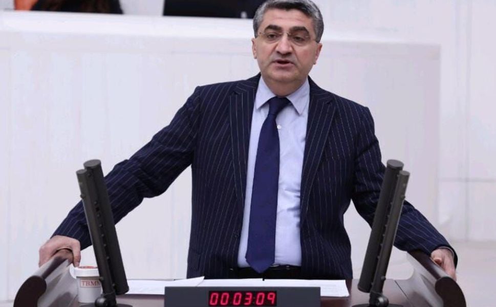 Mersin sahillerindeki plastik atıklar meclis gündemine taşındı