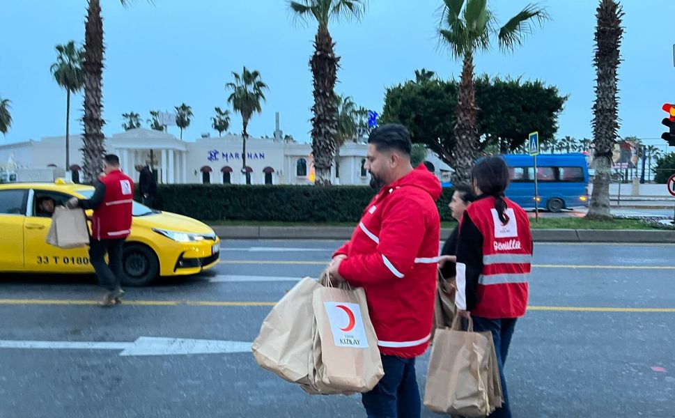 Mersin’de Kızılay’ın iftar programı başarıyla tamamlandı