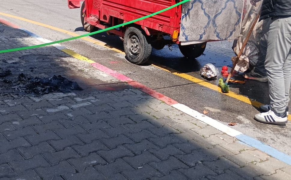 Yaşlı adamın ekmek teknesi yandı esnaf söndürdü