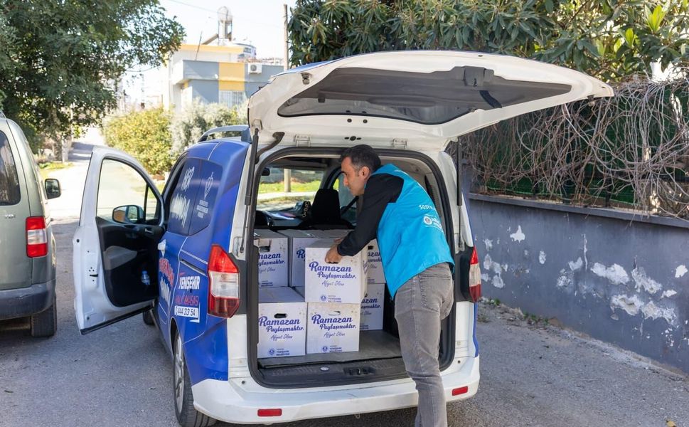 Yenişehir'de bayram öncesi ihtiyaç sahiplerine yardım