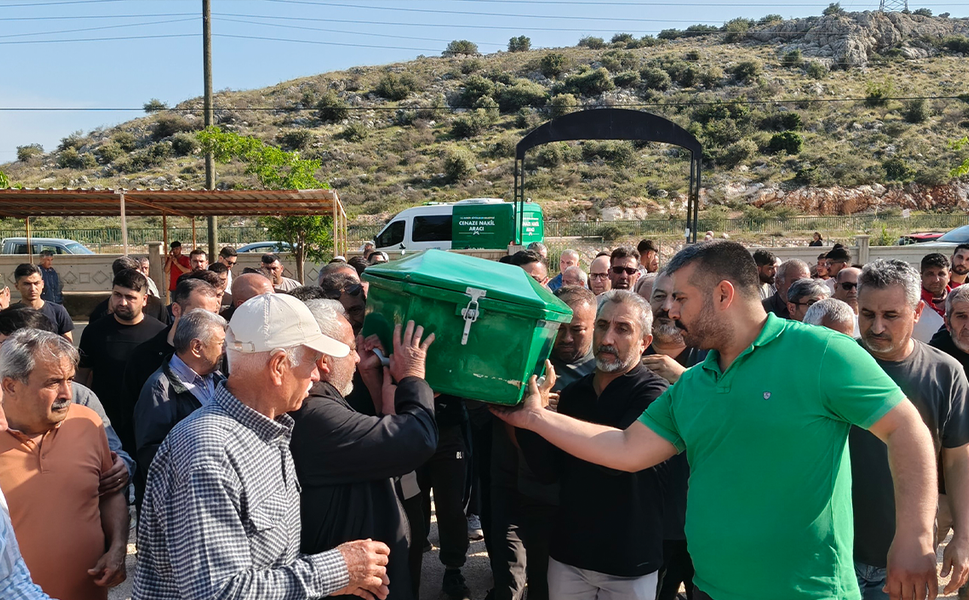 Denizde cansız bedenleri bulunmuştu: İki arkadaştan birinin cenazesi defnedildi