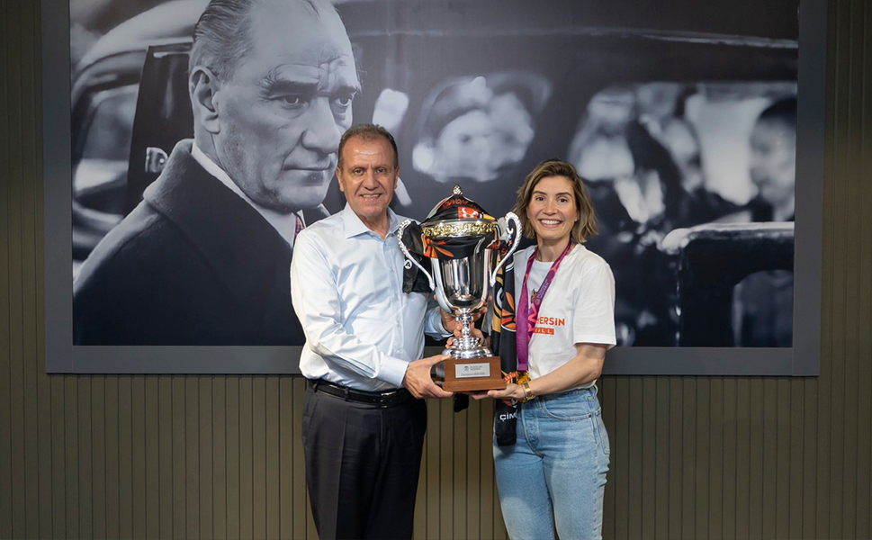 Başkan Seçer, Çimsa ÇBK Mersin takımı ile bir araya geldi