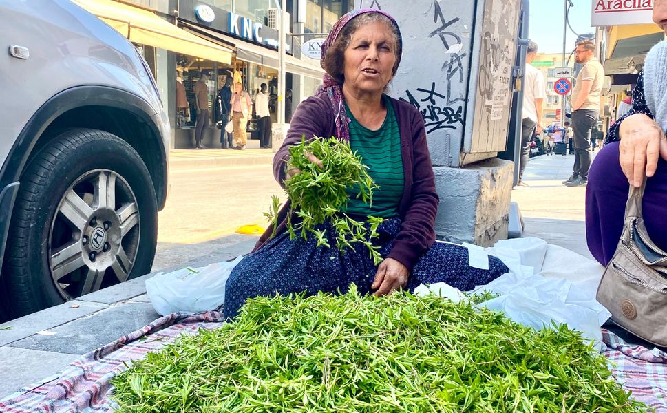 Mersin caddelerinde keskin aroma