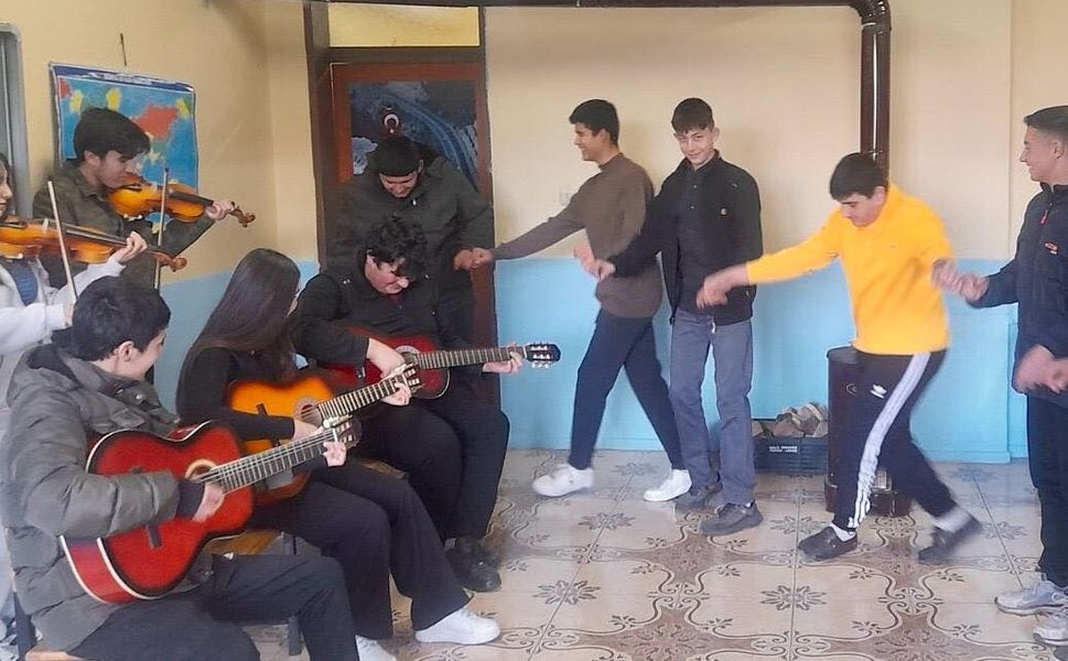 Tarsus’ta “Dostlukla Paylaş Okulda Kal” projesi