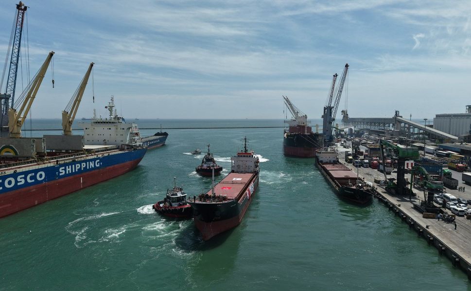 Mersin'den Lübnan'a 730 tonluk insani yardım