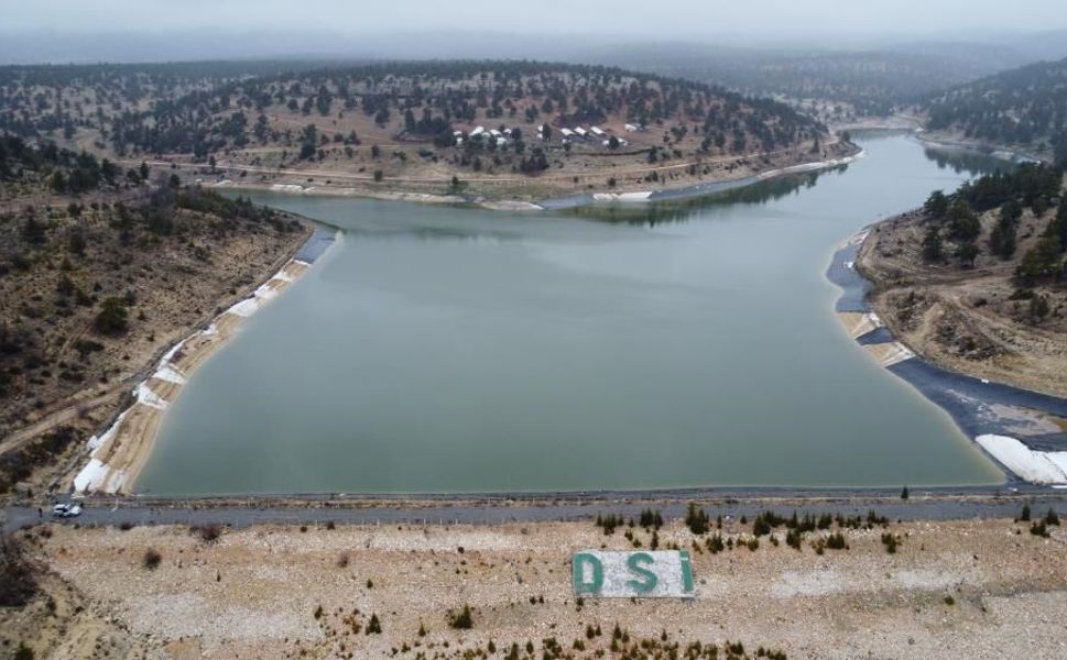 Yaz gelmeden endişe başladı: Mersin’deki gölette dikkat çeken sızıntı