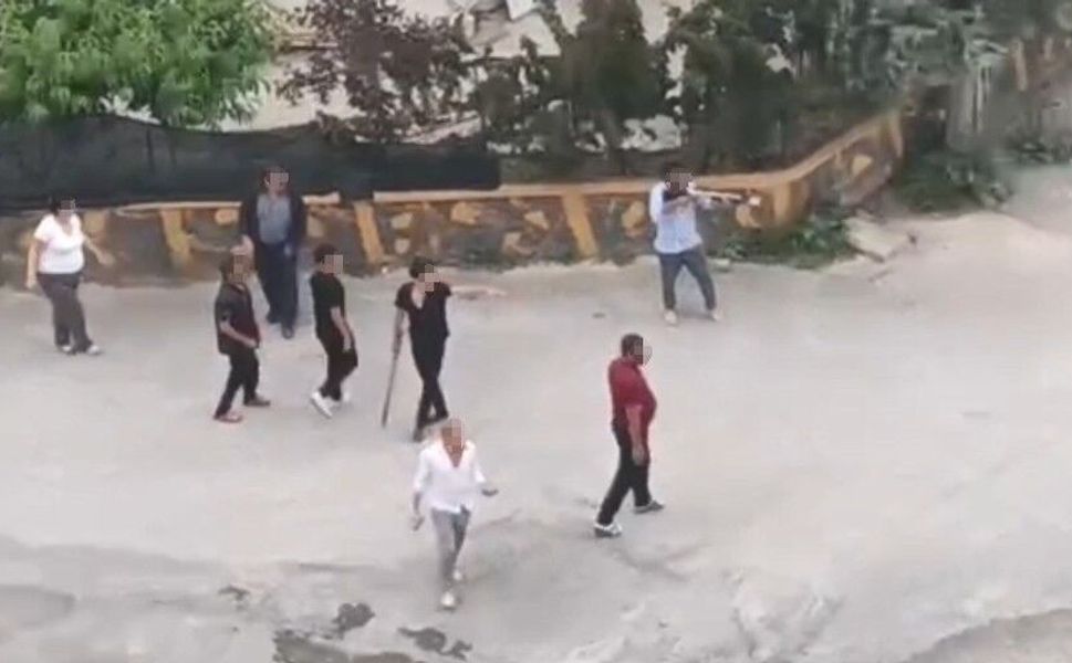 Dün taşlarla saldırdılar, bugün silahlarla ateş açtılar