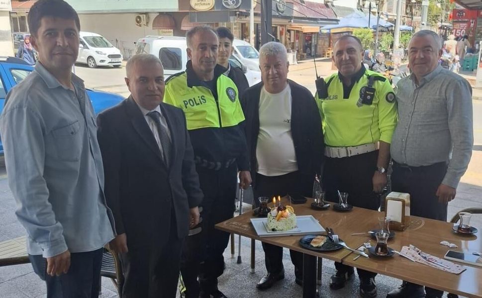 28 yıllık polis memuru veda anonsuyla emekliye ayrıldı