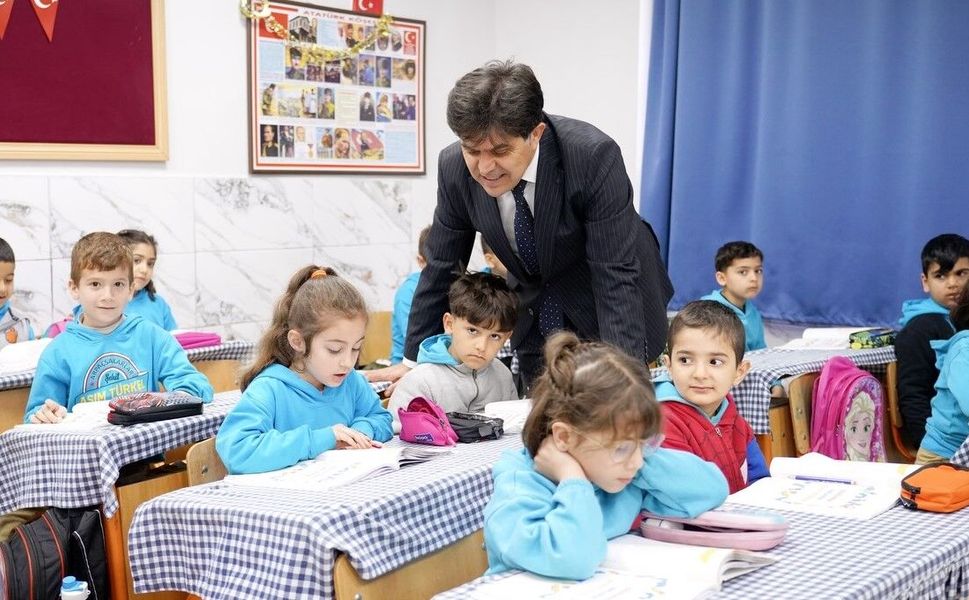 Mersin İl Milli Eğitim müdüründen ilkokula ziyaret