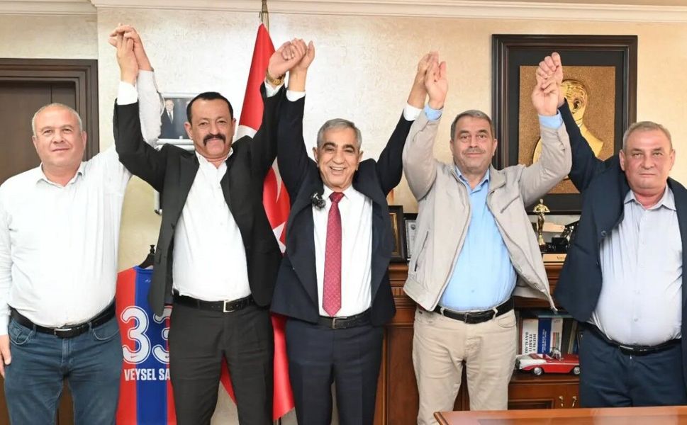 Mersin’de şoförler odalarına bilgisayar desteği