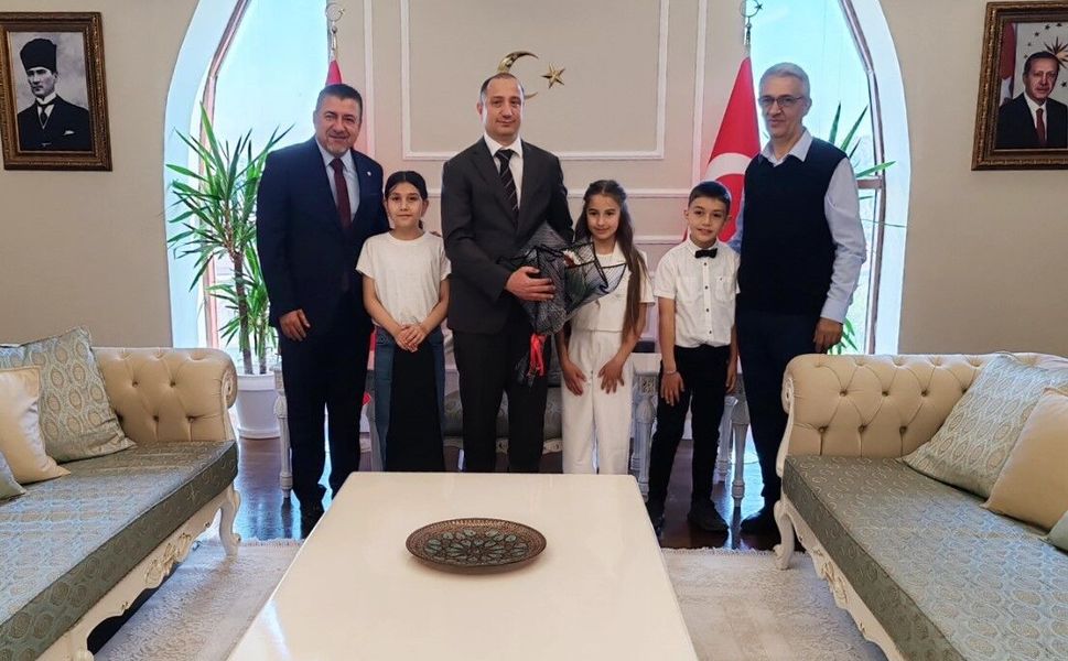 23 Nisan’da miniklerden anlamlı ziyaret