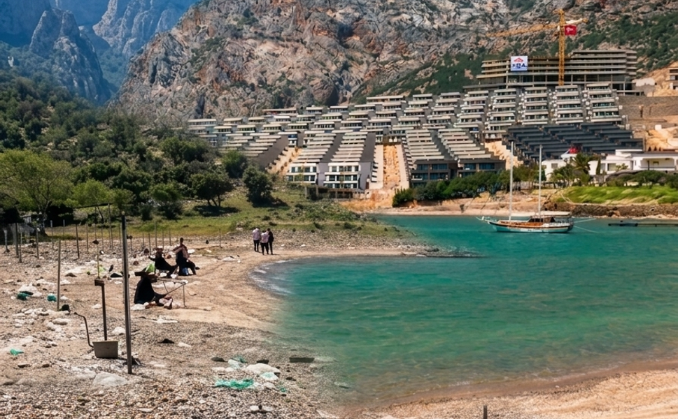 Akdeniz’in incisi Tisan beton ve çöple kuşatıldı