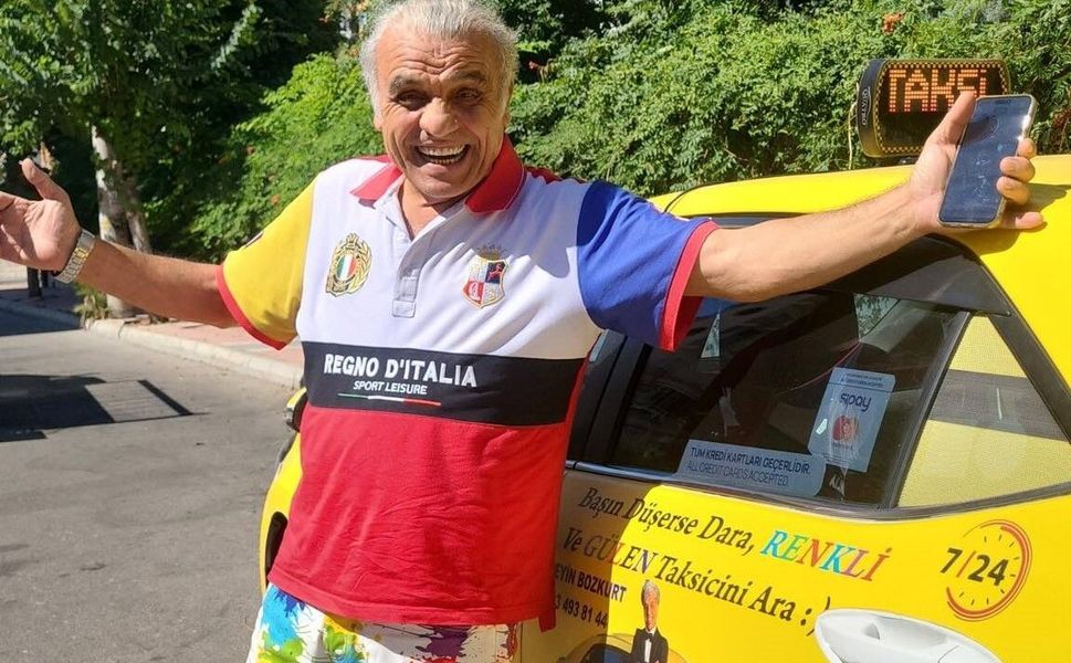 Mersin’in Gülen Taksicisi fenomen haline geldi