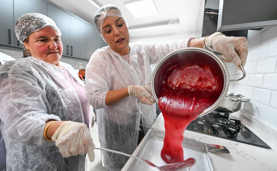 Mersin kan portakalı ile Türk lokumu buluşturuldu