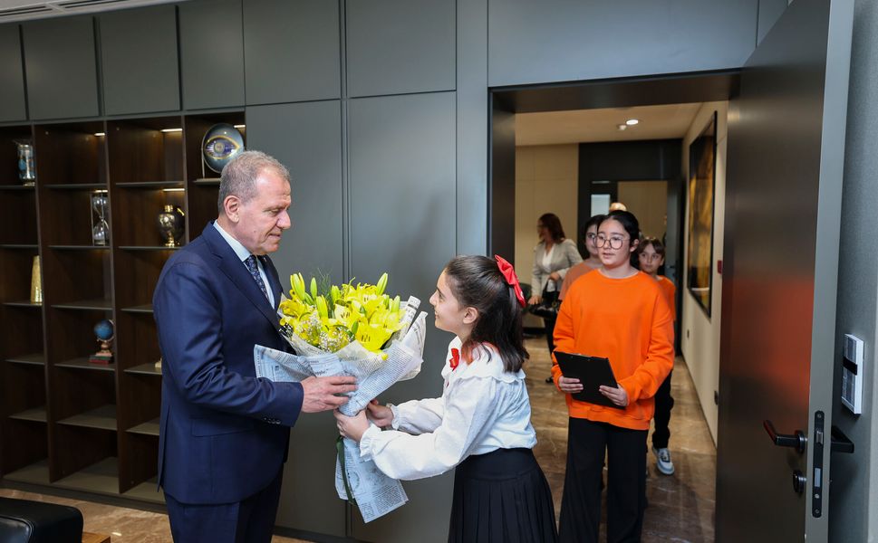 Başkan Seçer öğrencilerle bir araya geldi